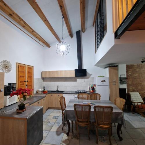 a kitchen with a table and some chairs in it at Casita Flamingo in Deltebre