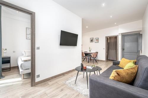 IMHOST -Cannes Centre Rue Hoche Palais - Croisette plage
