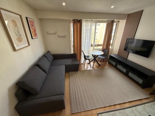 Cozy Studio Ideally Located