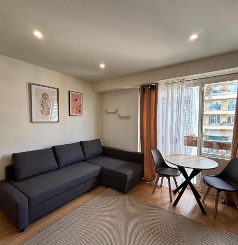 Cozy Studio Ideally Located