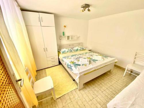 Apartments and rooms with parking space Mali Losinj (Losinj) - 2497
