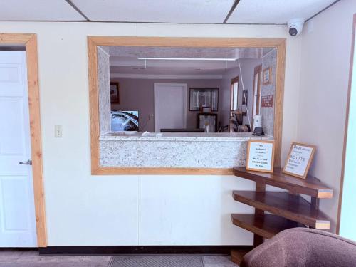 a mirror on the wall of a room with a kitchen at Tomahawk Motor Lodge By OYO Riverton US-26 in Riverton