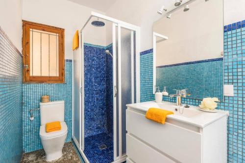 a bathroom with a toilet and a sink and a shower at Villa Es Pins by Villa Plus in Son Carrio