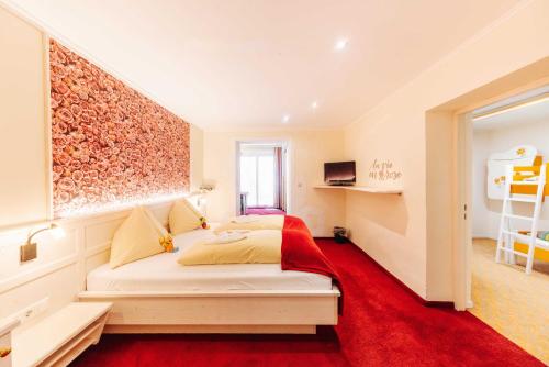 Postel nebo postele na pokoji v ubytování Smileys Kinderhotel