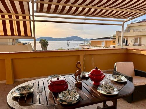 En generel udsigt til bjerge eller udsigt til bjerge taget fra lejligheden