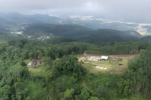 an aerial view of a farm with horses in a field at Acampamento do Bosque in Rodeio