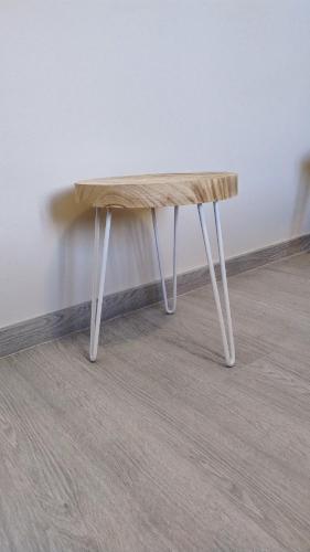 a wooden table sitting in a room next to a wall at Albenga sweet bilocale nuovissimo in Albenga