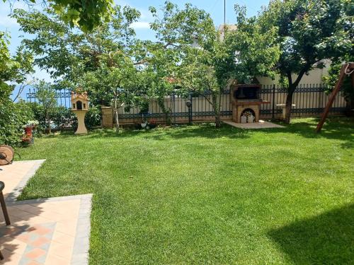 Κήπος έξω από το Garden House near the sea