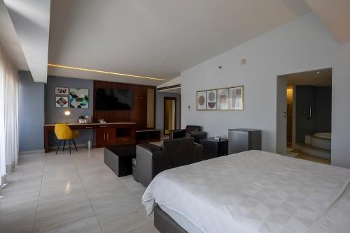 Letto o letti in una camera di Holiday Inn Puebla Finsa by IHG