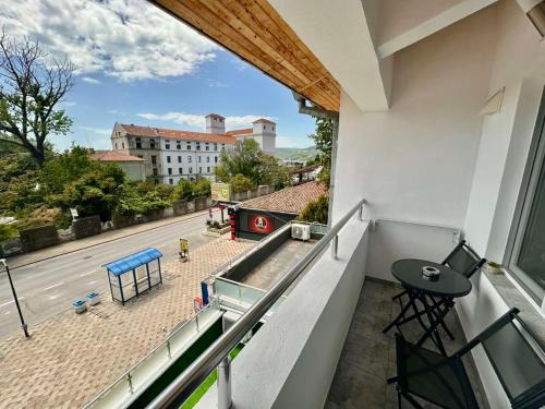 Un balcón o terraza de First Line Apartment 2