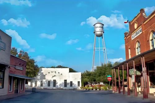 een afbeelding van een stad met een watertoren bij Luxury River Front Twin House 8beds Sleeps 22 in New Braunfels