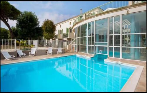 Studio Chateliers, piscine chauffée, spa et jardin à St Martin de Ré