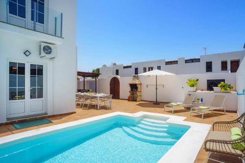 Villa Laurona by Villa Plus