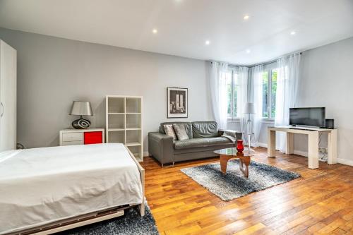 Elegant studio Saint-Dominique
