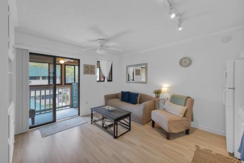Beach Haven 1BR Steps to Ocean w Pool & Grill photo 9