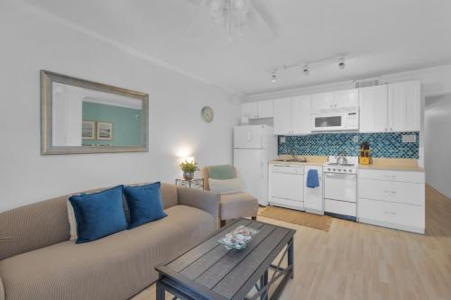 Beach Haven 1BR Steps to Ocean w Pool & Grill photo 14
