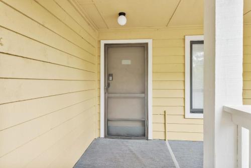 Beach Haven 1BR Steps to Ocean w Pool & Grill photo 28