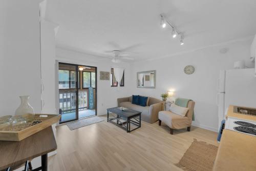Beach Haven 1BR Steps to Ocean w Pool & Grill photo 13