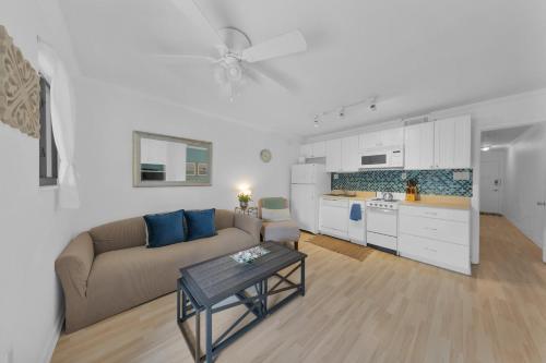 Beach Haven 1BR Steps to Ocean w Pool & Grill photo 12