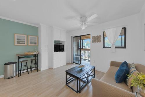 Beach Haven 1BR Steps to Ocean w Pool & Grill photo 11