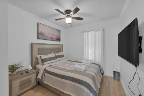 Beach Haven 1BR Steps to Ocean w Pool & Grill photo 16