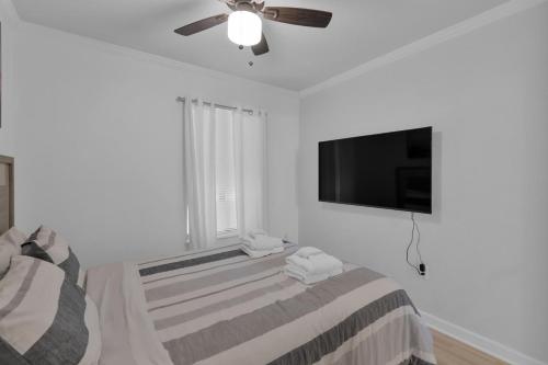 Beach Haven 1BR Steps to Ocean w Pool & Grill photo 17