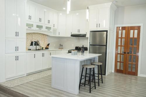 Una cocina o zona de cocina en The Royal Haven Herstelling, Georgetown