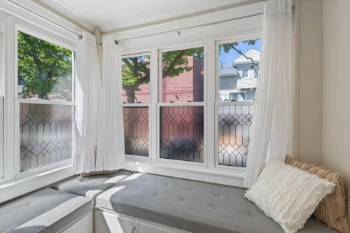 Φωτογραφία από το άλμπουμ του Dazzling Bungalow within 2 Blocks of Beach σε Ventnor City