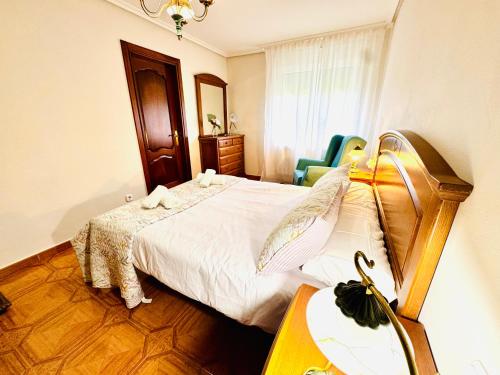 a bedroom with a bed and a table and a mirror at La Teyera de Pili in Allende