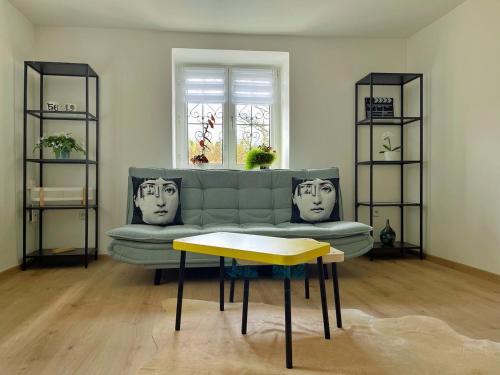 Mint Apartment mit Vorgarten - KarlsbadLOVE