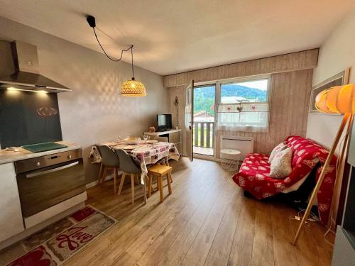 Studio Cocooning avec Balcon, Parking Souterrain au Cœur de Samoëns - FR-1-624-70