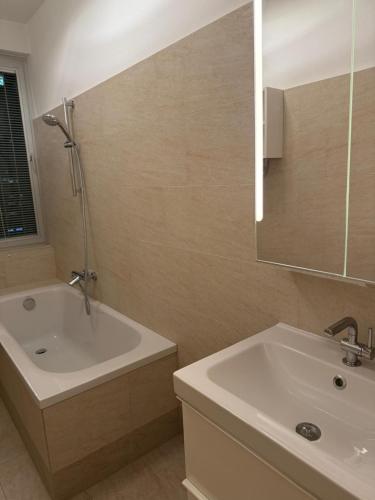 Ένα μπάνιο στο Presidential Suite by Milochev