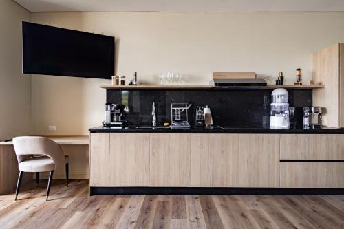 a bar with a black counter and a chair at Spacious Apartment with Balcony in El Zonte