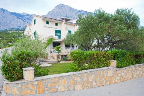 Apartments by the sea Promajna, Makarska - 2588