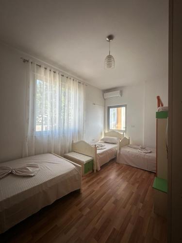 Un pat sau paturi într-o cameră la Salja Apartment