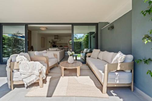 Oasis 325 Hideaway Luxe Garden Apartment photo 11
