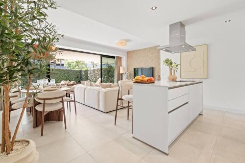 Oasis 325 Hideaway Luxe Garden Apartment photo 6