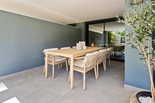 Oasis 325 Hideaway Luxe Garden Apartment photo 22