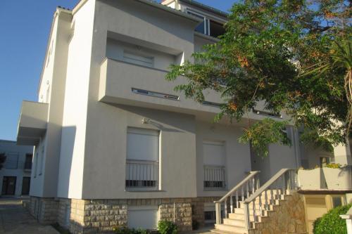 Apartments with parking spaces Vir - 21512