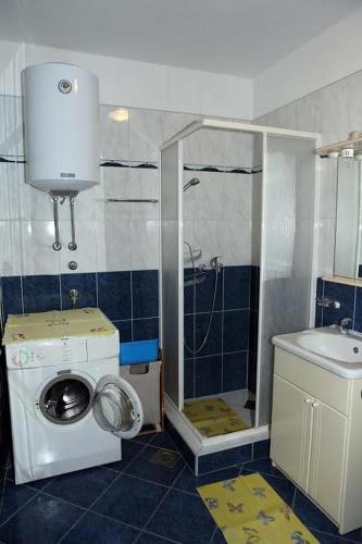 Apartments with parking space Pula - 24245