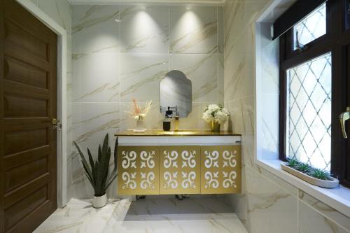 a bathroom with a sink and a mirror at Hayy Luxury Retreat At The Lodge in Bradford