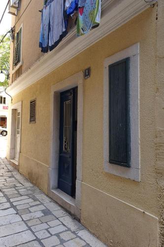 Apartments with parking spaces Sibenik - 24466