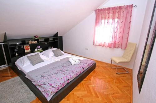 Apartments with parking space Kastel Stari, Kastela - 24469