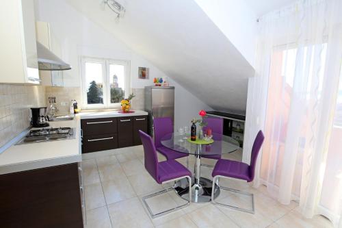 Apartments with parking space Kastel Stari, Kastela - 24469
