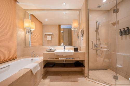 Koupelna v ubytování Sheraton Qinhuangdao Beidaihe Hotel