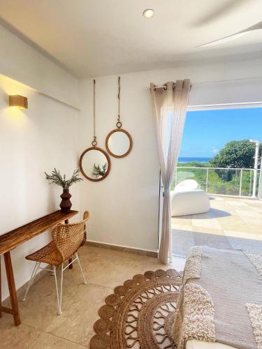 Μπαλκόνι ή βεράντα στο Villa Olina vue mer, jardin piscine