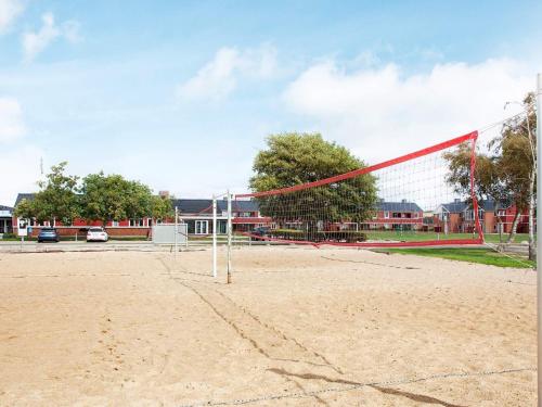 a volley ball net on a sandy field at 4 person holiday home on a holiday park in Lemvig