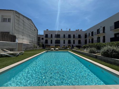 Apartamento céntrico con piscina, parking y a 200m de la playa en L'Estartit - ES-323-41