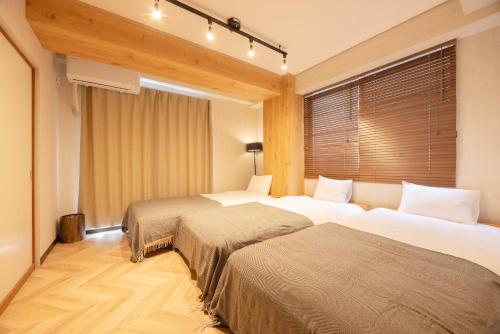a hotel room with two beds and a window at Hakone-Yumoto Domino Hakone HY13 in Hakone