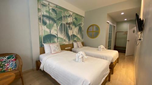 Кровать или кровати в номере SERENITY HOSTEL & MINI Bar126